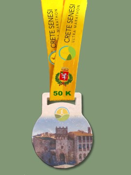 E’ in pietra di travertino la medaglia delle 1a Crete Senesi Ultramarathon