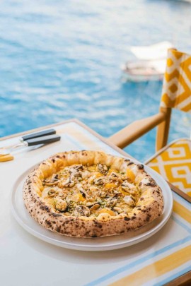 A-MA-RE CAPRI  premiata da CUCINAMARE 2025 come Miglior Pizza al Mare