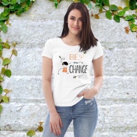 Celebrando l'impegno ambientale: Be the Change T-shirt di My Secret Soul