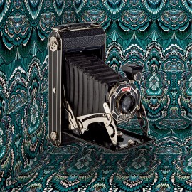 L’esposizione fotografica film|camera|fashion, a cura di Alessandra Azzolini, è ospitata nella boutique Marina Rinaldi Parma