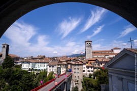 A Cividale del Friuli, venerdì 19 luglio 2024, si alza il sipario sui DISORDINI di Mittelfest 2024 nel segno della musica con l’atteso concerto in piazza Duomo di FVG Orchestra e il duo Igudesman&Joo