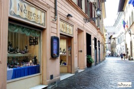 Nèmesi Gioielli a Prato: Oltre una Gioielleria, un Viaggio nell'Eleganza e nella Tradizione Artigianale