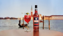 SELECT 'tinge' di rosso The Venice Glass Week con l'autentico Spritz Veneziano
