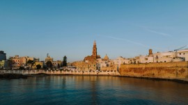 Monopoli diventa Monopolele: cosa fare 4 giorni nella città pugliese che ospita il primo festival di ukulele d'Italia