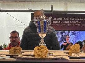 TARTUFO REALE 2023: il premio a Davide Curzietti per uno splendido esemplare da 838 grammi