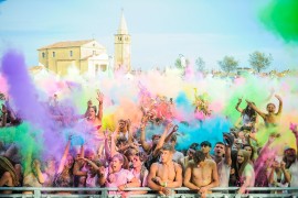 Ferragosto, il Veneto capitale italiana dei colori con l’Holi
