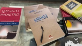 Lasciato Indietro di Dino Tropea presso la sala consiliare di Fiumicino