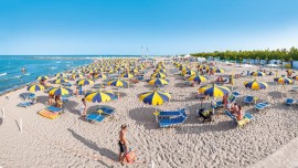 Settembre al mare per tutti, nonni compresi. Tariffe convenienti, tranquillità e servizi da vip
