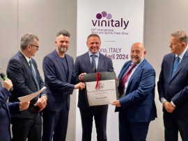 Vinitaly, Marche: Premio Angelo Betti all'azienda Lucchetti di Morro D'Alba