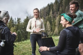 AMA Stay lancia AMA Community: nell’innovativo workation residence di San Vigilio di Marebbe nasce uno spazio di scambio e confronto in cui abbattere le barriere linguistiche e geografiche nel nome della condivisione