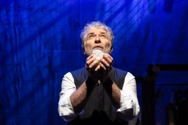 Gioele Dix e LA CORSA DIETRO IL VENTO. Dino Buzzati o l’incanto del mondo a RICCIONE TEATRO