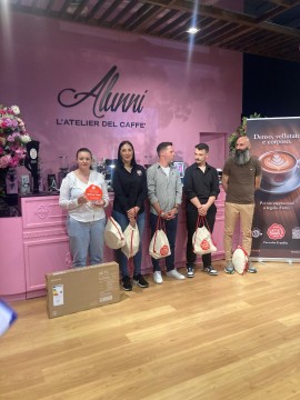 Pomezia, Espresso Italiano Champion: Fattoria Latte Sano premia il cappuccino della bar tender Lorenza Di Stefano