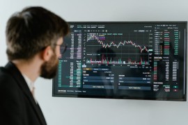 Investimenti online: ecco le strategie più gettonate del momento per iniziare a giocare in borsa