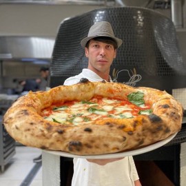  Salvatore Lioniello ha inaugurato la sua pizzeria milanese