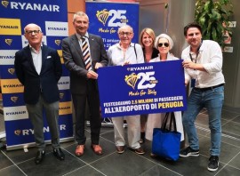 RYANAIR celebra 25 anni in Italia & 2,5 milioni di passeggeri trasportati a Perugia