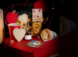 Festina Lente lancia il delivery “poetico” per San Valentino