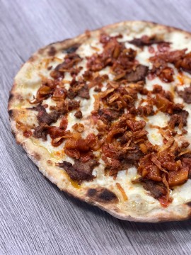 MT Pizza risponde a Briatore con una provocatoria pizza pulled pork e ananas!