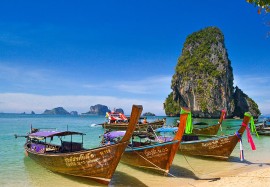 Aspetta il 2025 su una spiaggia della Thailandia con KIBO