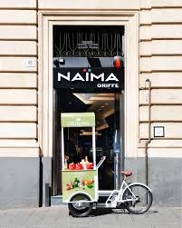 Origins e Naïma annunciano una partnership esclusiva per lo sviluppo dello skincare naturale in profumeria