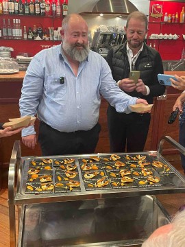 L'Università della Cucina Italiana presenta gli insetti da mangiare: Grilli, bachi e scorpioni nel piatto dello chef