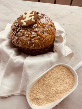 Alberobello, biscotti, pane e dolce alla Farinella: Profumi dal Ponte e l’Associazione Cuochi Trulli e Grotte omaggiano il Carnevale di Putignano