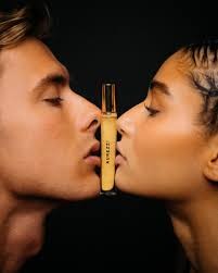 AUREZZI presenta il nuovo Mouth Spray con particelle d'oro 24k
