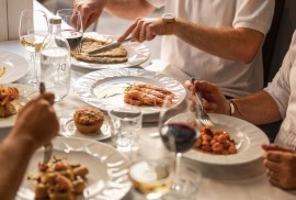 HOSTARIA PO, a due passi dal quartiere Coppedé, compie dieci anni e festeggia con i dieci piatti più iconici e amati dalla clientela
