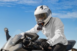 Insta360 annuncia la compatibilità della action camera Ace Pro con gli interfoni per moto Sena, Cardo e non solo