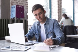 Lezioni ed esami online? Arriva 110 Cum Laude,  la Web App che riconosce chi imbroglia e chi è distratto!