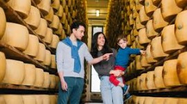 PARMIGIANO REGGIANO: Sabato12 e Domenica 13 aprile torna “CASEIFICI APERTI” con nuove iniziative per scoprire la zona di origine della DOP