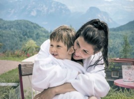 Un’esperienza unica per la Festa della Mamma al Parkhotel Holzner di Soprabolzano. Benessere nella Liberty Spa e cucina stellata avvolti da un ambiente raffinato