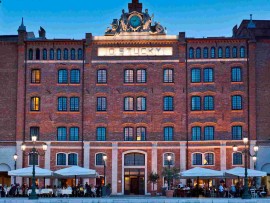 Musica, menu gourmet  e vini d’eccellenza la magia di un’estate veneziana sulle terrazze dell’Hilton Molino Stucky