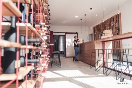 Tinazzi e Reverse lanciano il nuovo Wine Shop sostenibile e solidale con gli arredi Made in Carcere