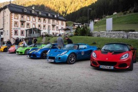 L’hotel Bella Vista di Trafoi accoglie i partecipanti del raduno automobilistico per i 75 anni di Lotus Cars al Passo dello Stelvio