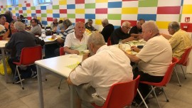 Per i senza dimora di Milano e chi resta solo in città torna il grande pranzo di ferragosto all’Opera Cardinal Ferrari, il primo con la nuova presidenza di Luciano Gualzetti