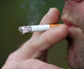 Cassazione: vanno risarciti gli eredi di tabagista deceduto di cancro ai polmoni