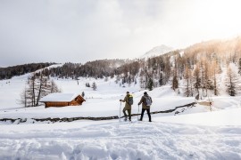Sci-safari ed escursioni con le ciaspole alla scoperta dell’Alta Val Venosta: vacanze invernali nel “lusso silenzioso” dell’hotel Garberhof di Malles Venosta, in Alto Adige