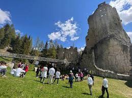 Nasce “Il Sentiero del Respiro”: dalla collaborazione tra Regione Veneto e Chiesi Italia prende vita il percorso naturalistico-educazionale nella suggestiva cornice del Castello di Andraz di Livinallongo del Col di Lana (BL)