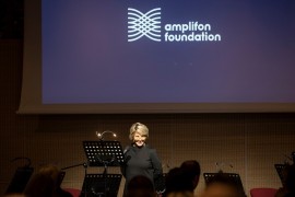 Susan Carol Holland: riportare al centro il ruolo degli anziani, la mission di Fondazione Amplifon 