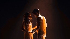 Romeo e Giulietta (Romeo și Julieta) di William Shakespeare adattato e diretto dal regista pugliese Michelangelo Campanale in prima assoluta  al Teatro Bonci di Cesena. 