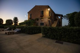 Vacanze in Toscana - Podere Casanova di Montepulciano: alloggi fra le vigne Adults Only per regalare agli ospiti il massimo della tranquillità e del relax