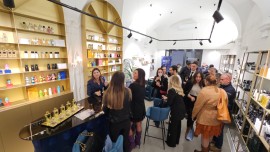 Prato, apre il primo parfum make-up bar della Toscana