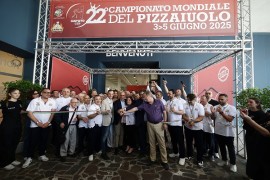 Taglio del nastro, a Napoli, per il XXII Campionato mondiale del Pizzaiuolo - Trofeo Caputo