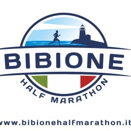 Nasce dal tramonto sul mare la medaglia della 8^ Bibione Half Marathon