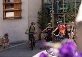 In estate la montagna Corviglia a St. Moritz è il sogno di ogni amante della MTB: flow trail giocosi, trail alpini tecnicamente impegnativi e flow trail safari 