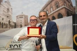 Daniele Persegani a Formaggi & Sorrisi 2024 ritira il premio Oscar dei Formaggi