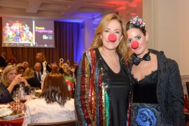 Firenze, in 200 vestiti da clown raccolgono 60mila euro per l’assistenza ai malati