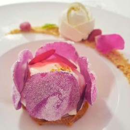 La rosa edibile di Chef Filippo Sinisgalli, il dessert per la festa della mamma