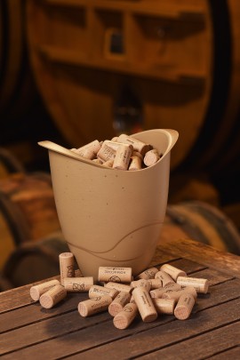 Arriva VINNY, il secchiello per vino realizzato con chiusure Vinventions riciclate