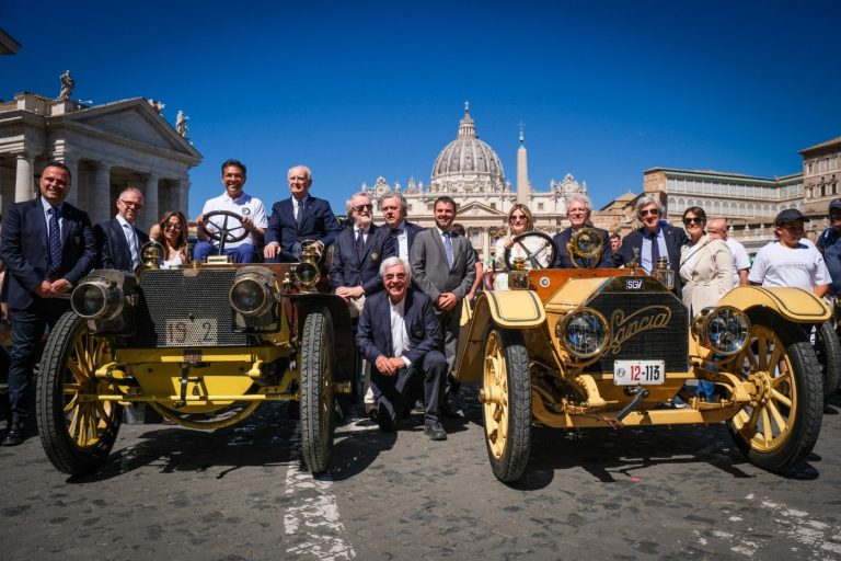 IL MUSEO NICOLIS AL VATICANO IN PIAZZA SAN PIETRO CON LA RARA S.G.V. MODEL B DEL 1911